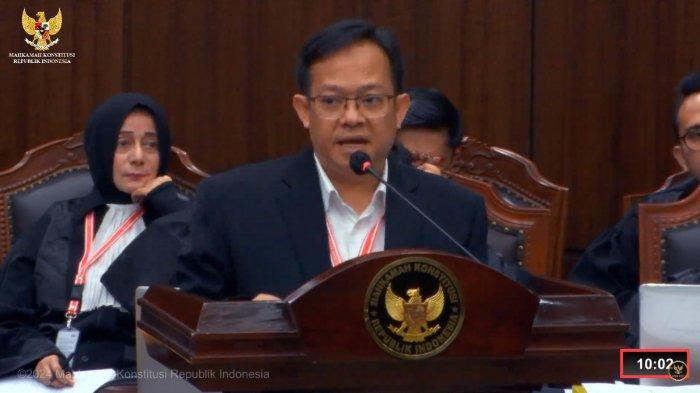 Ekonom Universitas Indonesia, Vid Adrison, berbicara mengenai dampak kunjungan Presiden Joko Widodo di masa Pilpres 2024.