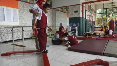 Dasar pendidikan yang dikembangkan di sekolah sekolah taman siswa adalah