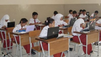 Berkembangnya sistem pendidikan barat melahirkan golongan