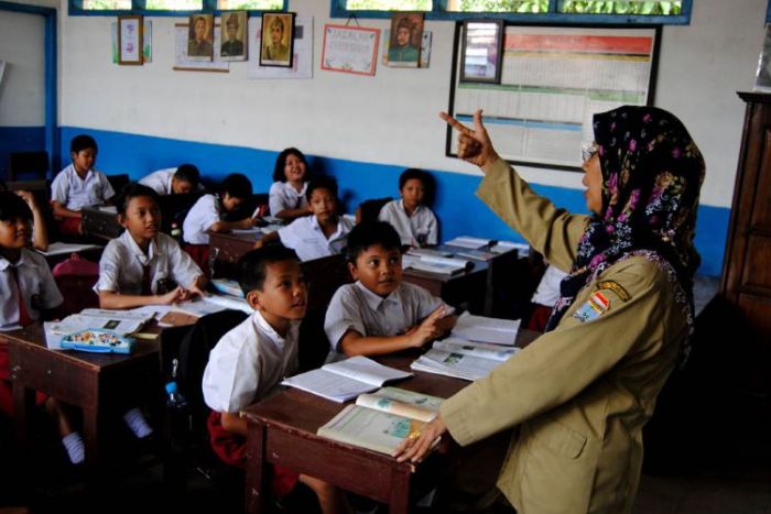 Mengajar jasa sedang pendidikan ekonomi pelajaran sd filosofi pengajaran seorang kinerja penilaian paud pembelajaran kelas siswa menurut sebagai harus milenial