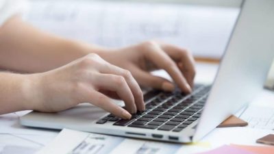 Pengaruh pusat keunggulan ekonomi terhadap pendidikan antara lain