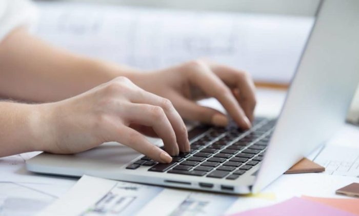 Pengaruh pusat keunggulan ekonomi terhadap pendidikan antara lain