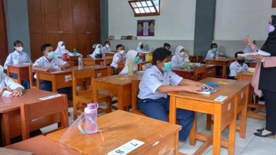 Pendidik sejatinya menuntun tumbuh kodrat pada anak agar dapat memperbaiki....