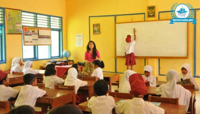 Fungsi manifes lembaga pendidikan
