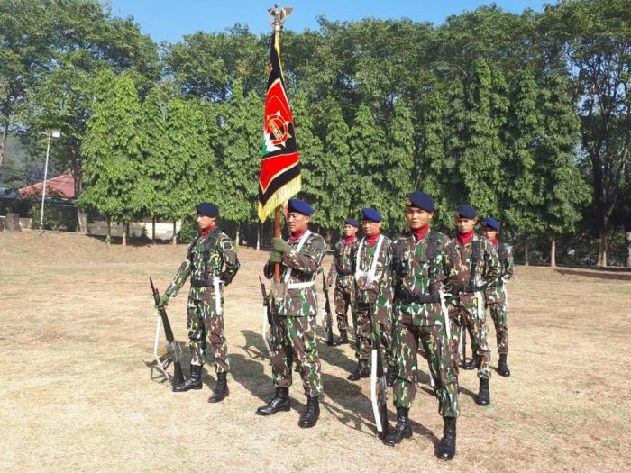 Saringan badan suhu sekitar atas polis diraja aman memasuki bukit kanan tetamu
