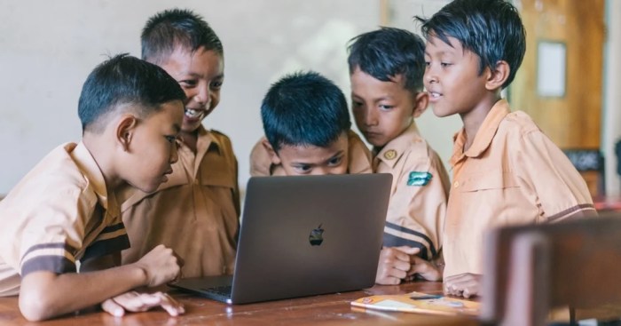 Manfaat internet di bidang pendidikan adalah