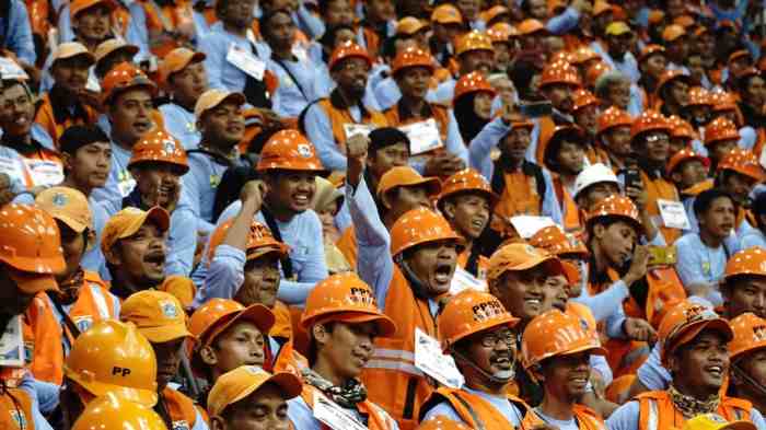 Tenaga tukang sapu terlatih terdidik jalan angkatan kesempatan presiden jadi jokowi menangis haru terpilih pengangguran