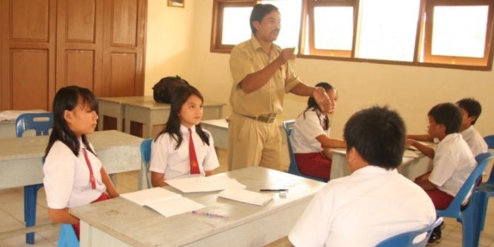 Berikan contoh hak mendapatkan pendidikan