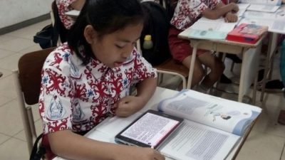 Salah satu manfaat globalisasi di bidang pendidikan yaitu