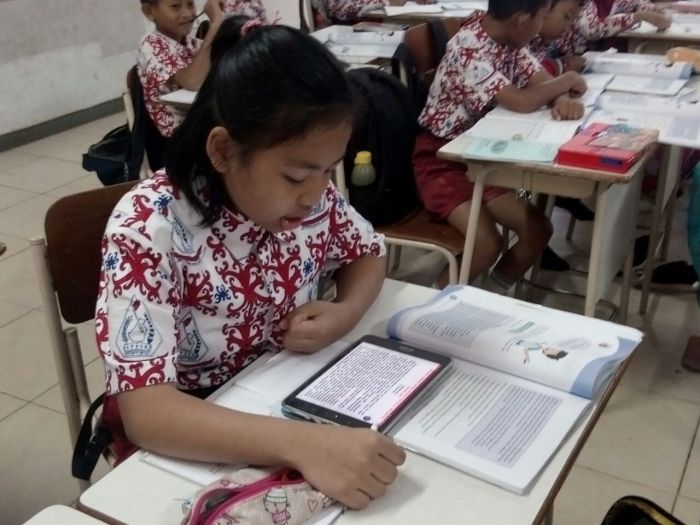Salah satu manfaat globalisasi di bidang pendidikan yaitu