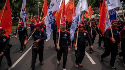 Protes UMP 2026 Buruh Memanas DPR Ingatkan Pemerintah Jaga Kondusivitas